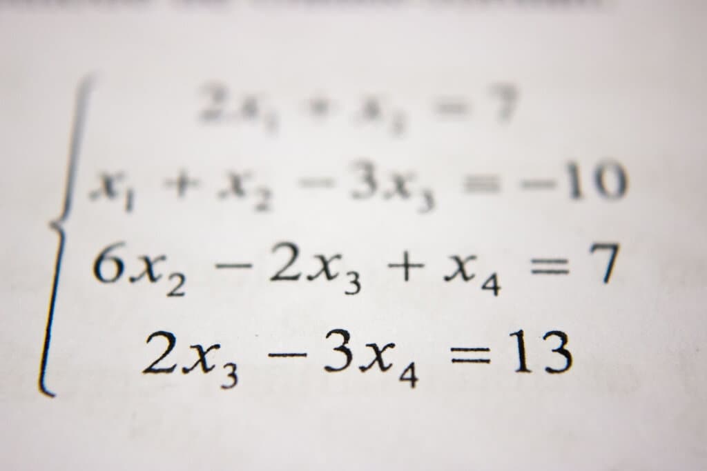 25
X, + xz - 3x, = -10
6x, – 2x3 + x4 = 7
2x, – 3x, = 13
