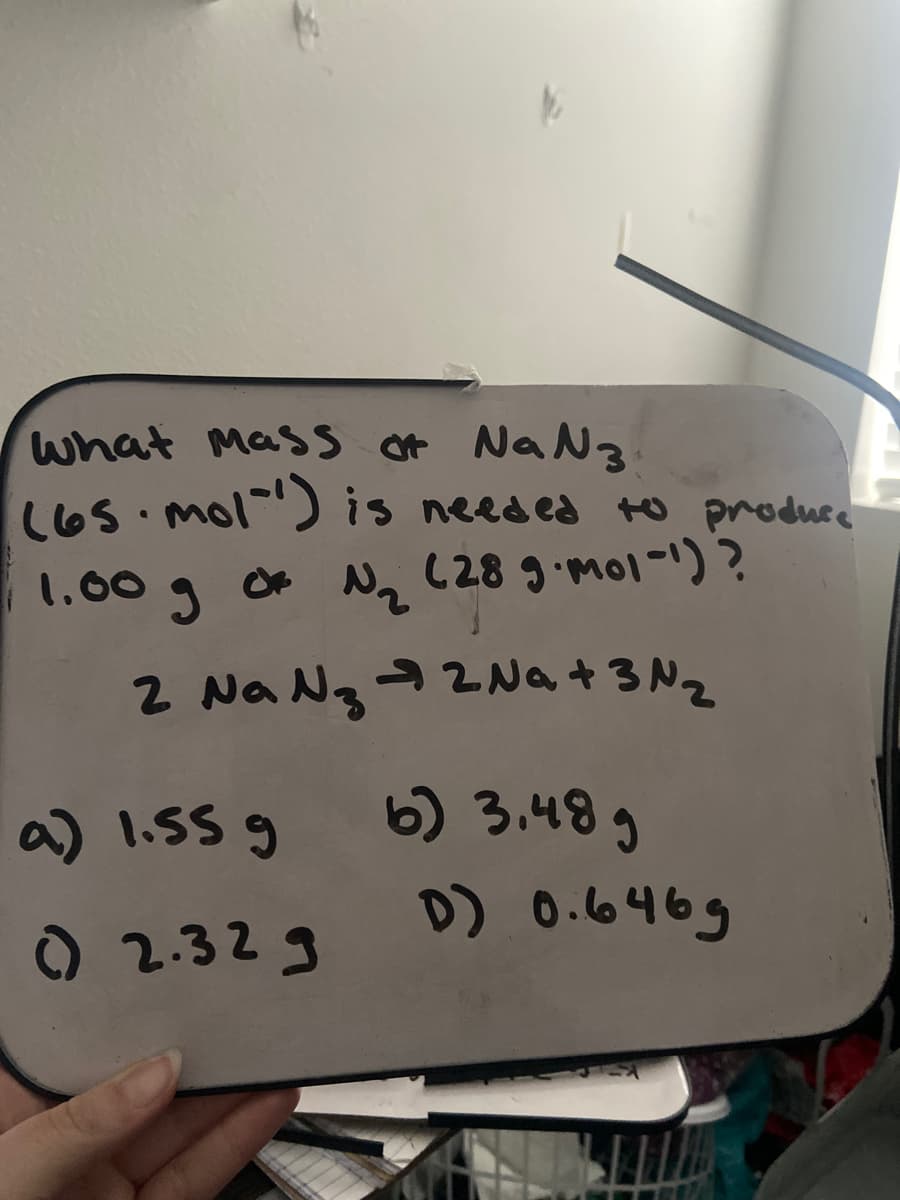 what Mass of Na N3
(6S mol) is needed Ho produce
1.00
g or N (28 9.mol-)?
2 Na Ng 7ZNa+3N2
6) 3.489
D) 0.6469
a) 1.SS 9
O 2.32 g
