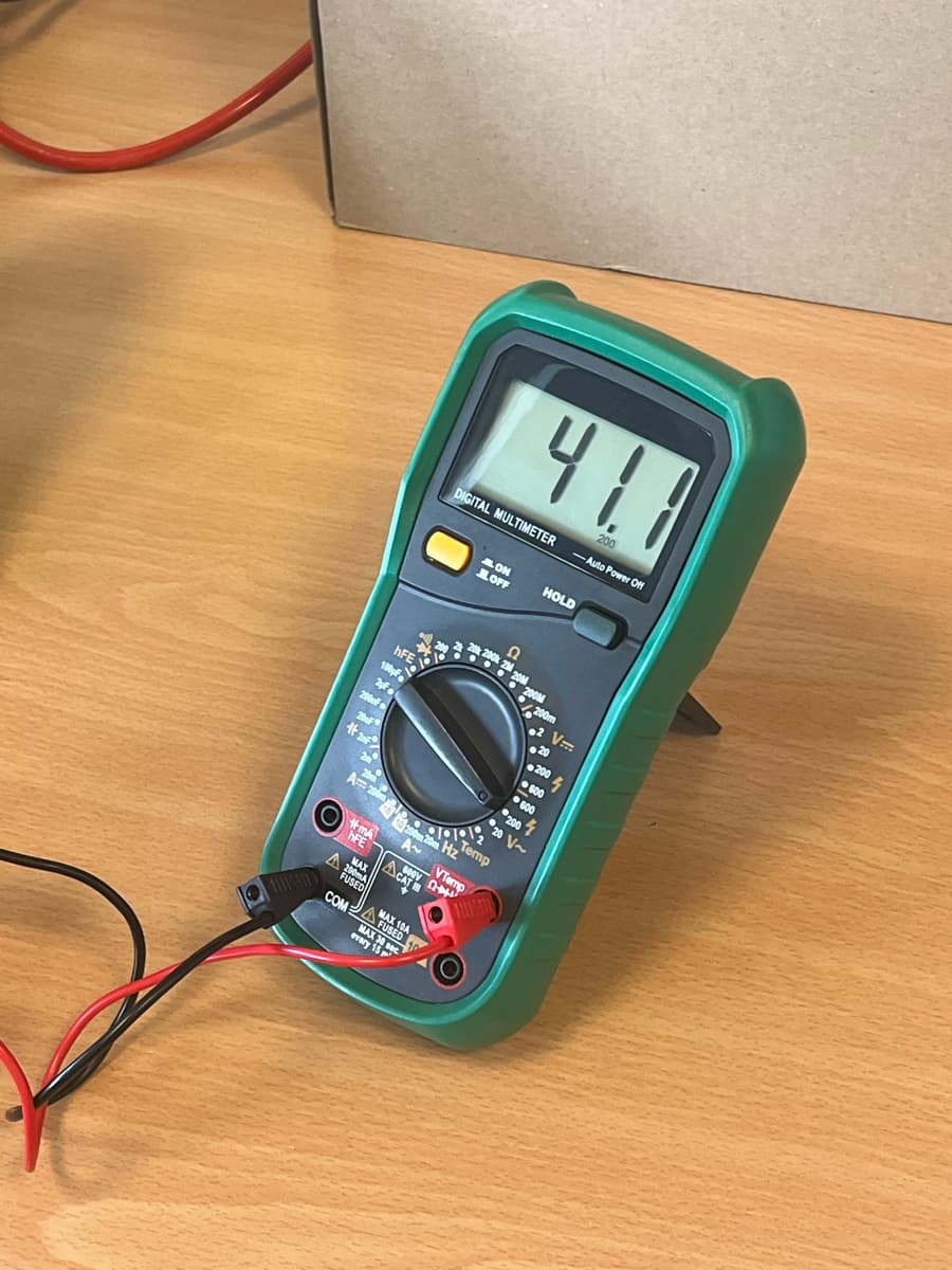 A 200mA
MAX
FUSED
COM
200m 20m Hz
A~
MAX 10A
MAX 3
FUSED
evary 15
X 30 sec
DIGITAL MULTIMETER
Slape
LON
0
OFF
Temp
111111
41.1
200
HOLD
Ω
220M,
V...
2004
600
600
2004
20 V~
-Auto Power Off