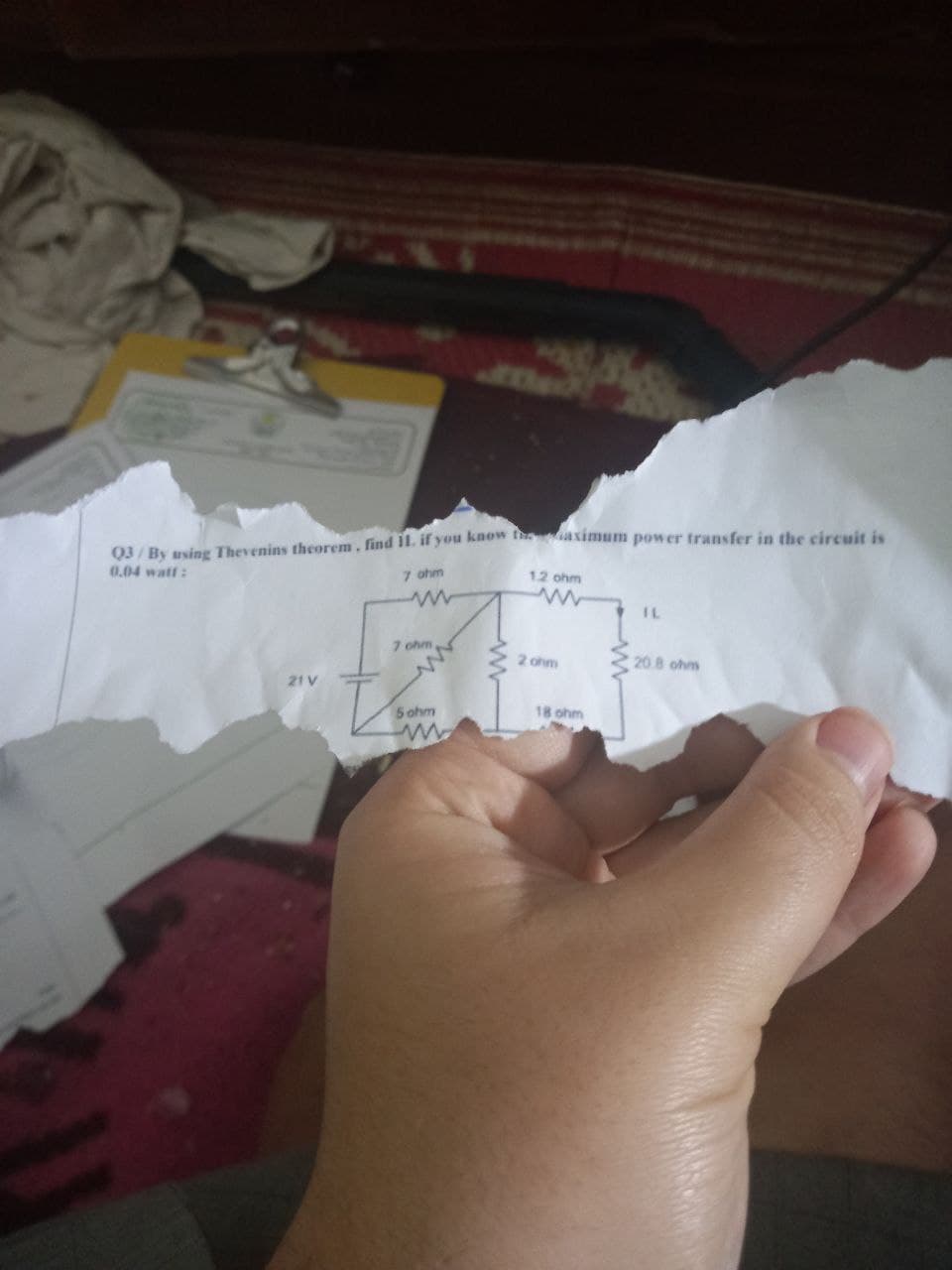Q3/ By using Thevenins theorem, find I1. ifyou know theaximum power transfer in the circuit is
0.04 watf:
7 ohm
12 ohm
IL
7 ohm
2 ohm
20 8 ohm
21 V
5 ohm
18 ohm
