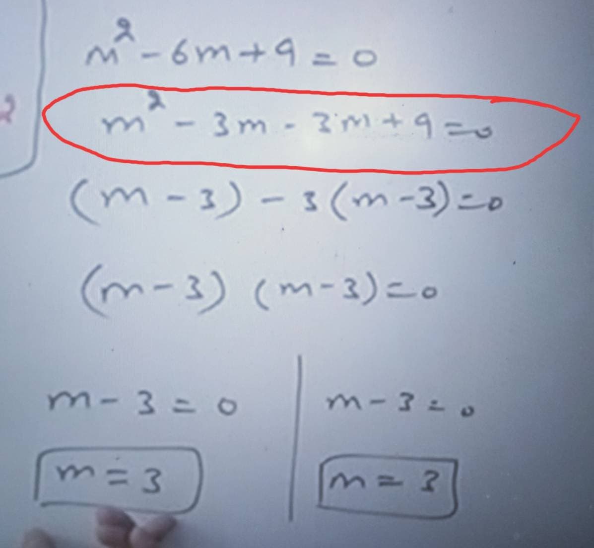 m²-6m +9=0
- 3m - 3m +9 = 0
(m-3)-3(m-3)=0
(m-3) (m-3) = o
m-3 = 0
m = 3
m-3 = 0
3 = 3