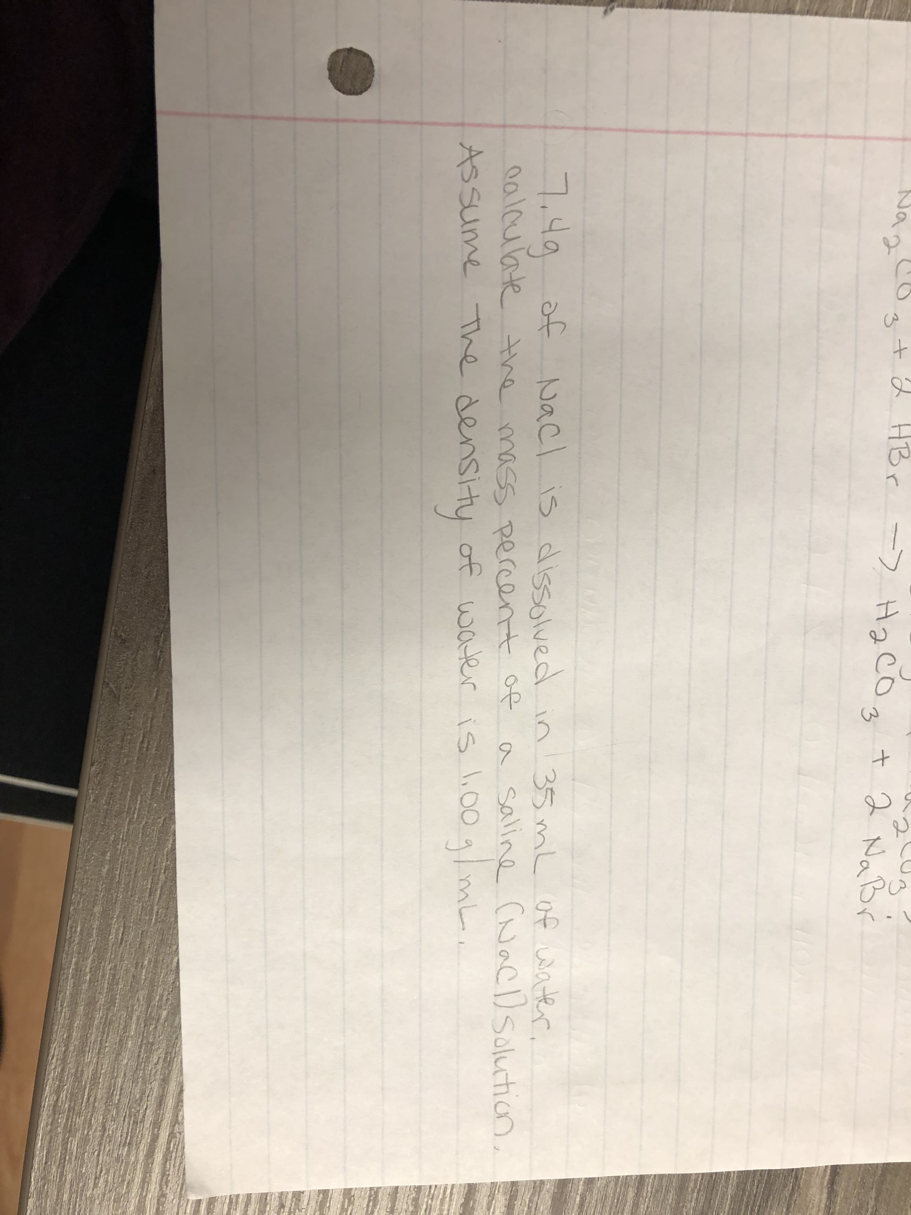 7.49 of
oalulate the mass percent of
Nacl in 35 mL of wdater.
a saline CNac) solution
is dissolved
Assume The
edensity of water is li00 g/mL
