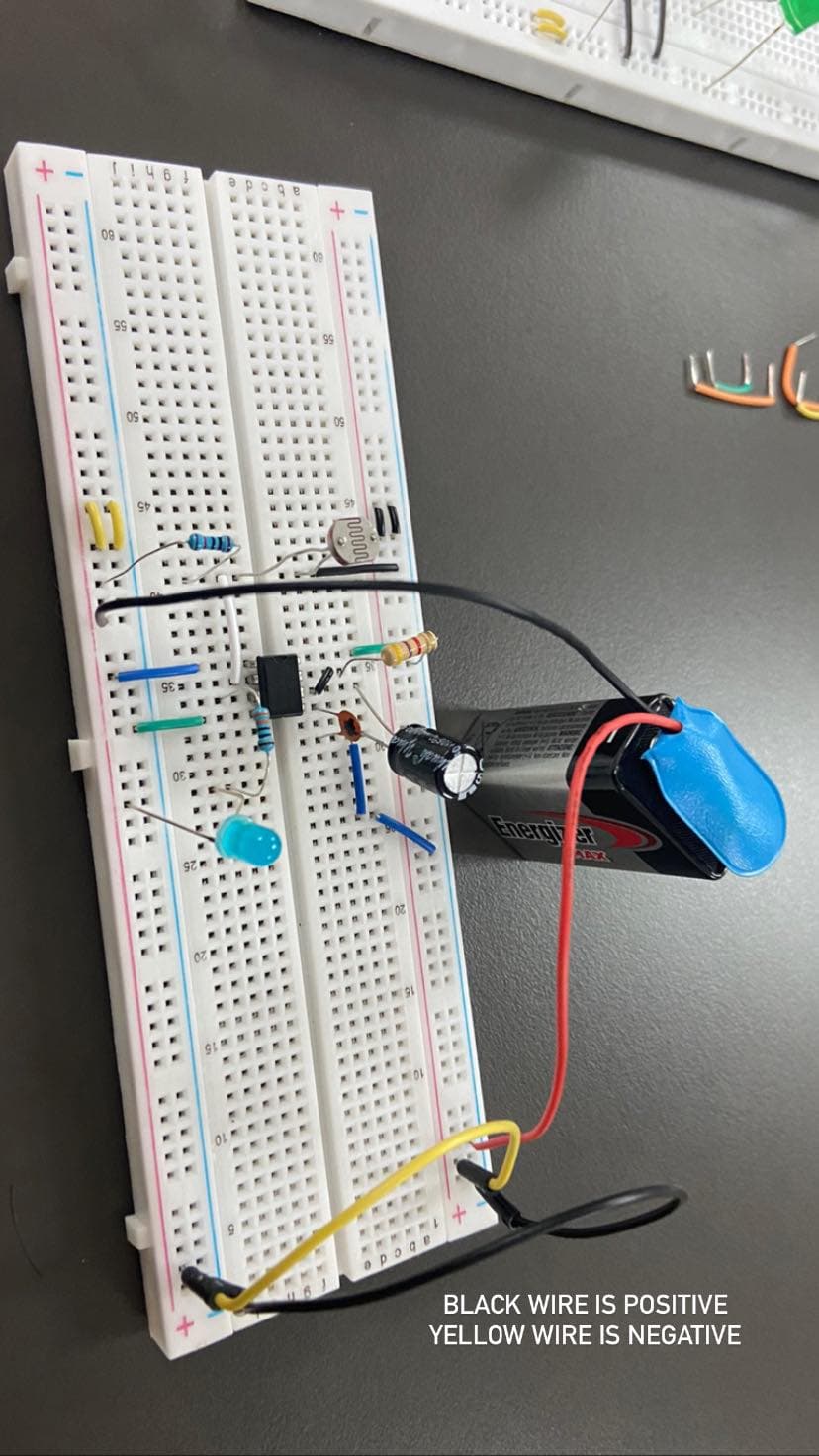 09
SE=
98
AASK
******
U
BLACK WIRE IS POSITIVE
YELLOW WIRE IS NEGATIVE