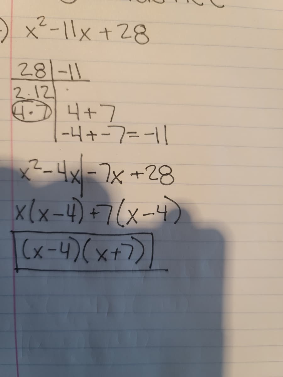 ) x²-11x +28
281-11
2.12
O 4+7
-4+-7=-11
Rー4-x +28
x(x-4) +7(x-4
(x-4)(x+7))
