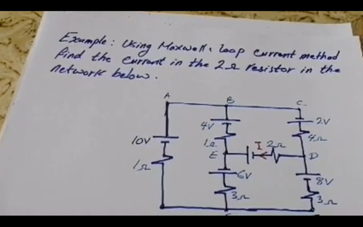 Ezample : Uking Maxwelle loop eurrant method
Find the earrannt in the 2e resistor in the
network below.
A
2V
lov
Le
I22
