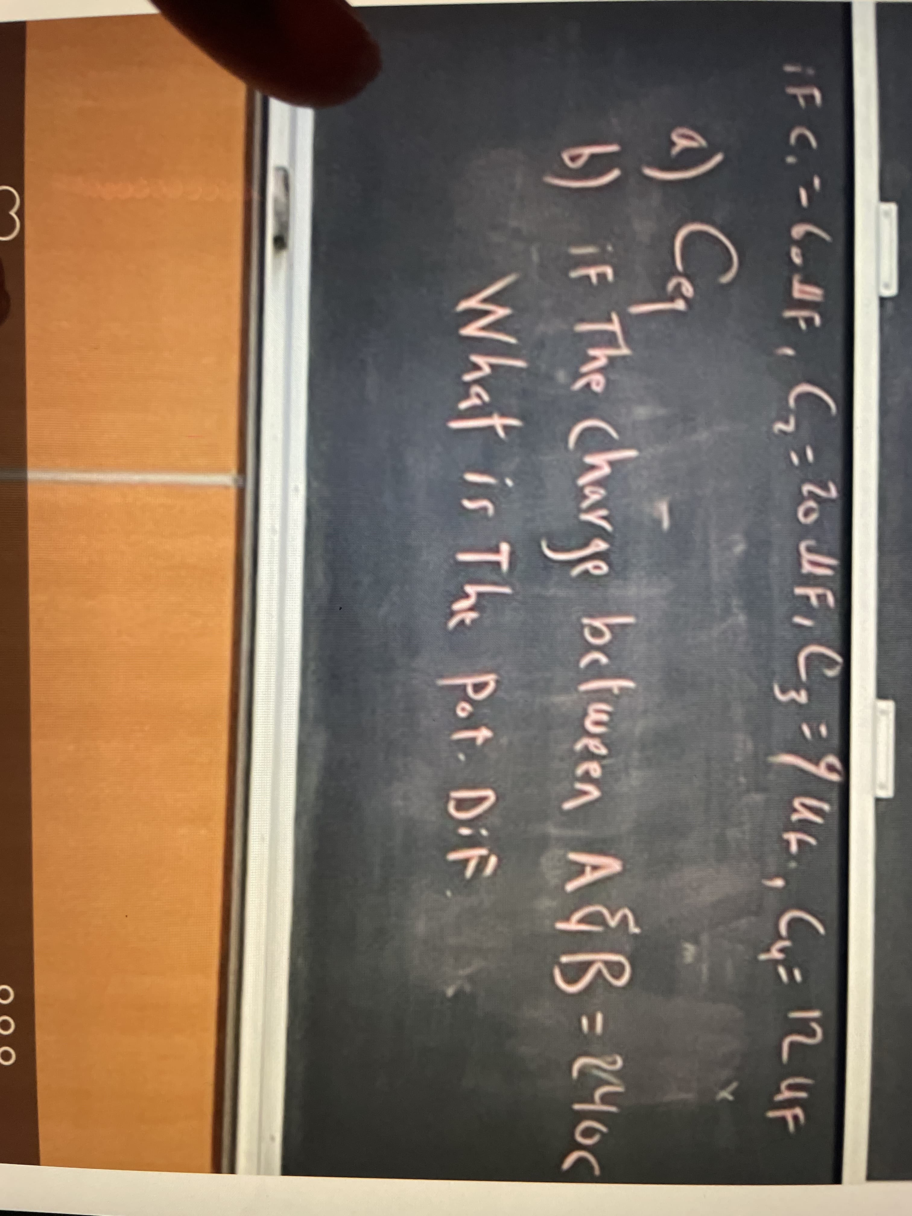 iF C.-
=6odf, (,;20 FiCg=Y ufi, Cuz 12 UF
%3D
a) Cq
b) iF The Charge between A Ğ B = 240C
%3D
What is The pot. DiF. is
