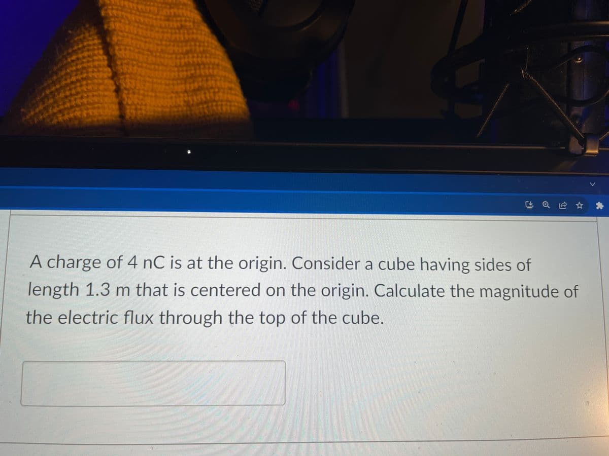 iti
QE ✰ ✰
A charge of 4 nC is at the origin. Consider a cube having sides of
length 1.3 m that is centered on the origin. Calculate the magnitude of
the electric flux through the top of the cube.