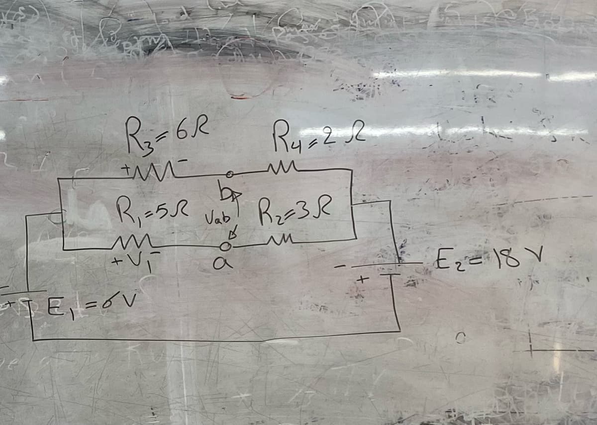 Ry-6R
by
Vab
m
Ez= 18V
a
