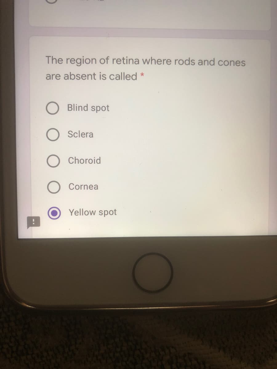 The region of retina where rods and cones
are absent is called *
Blind spot
O Sclera
Choroid
Cornea
Yellow spot
