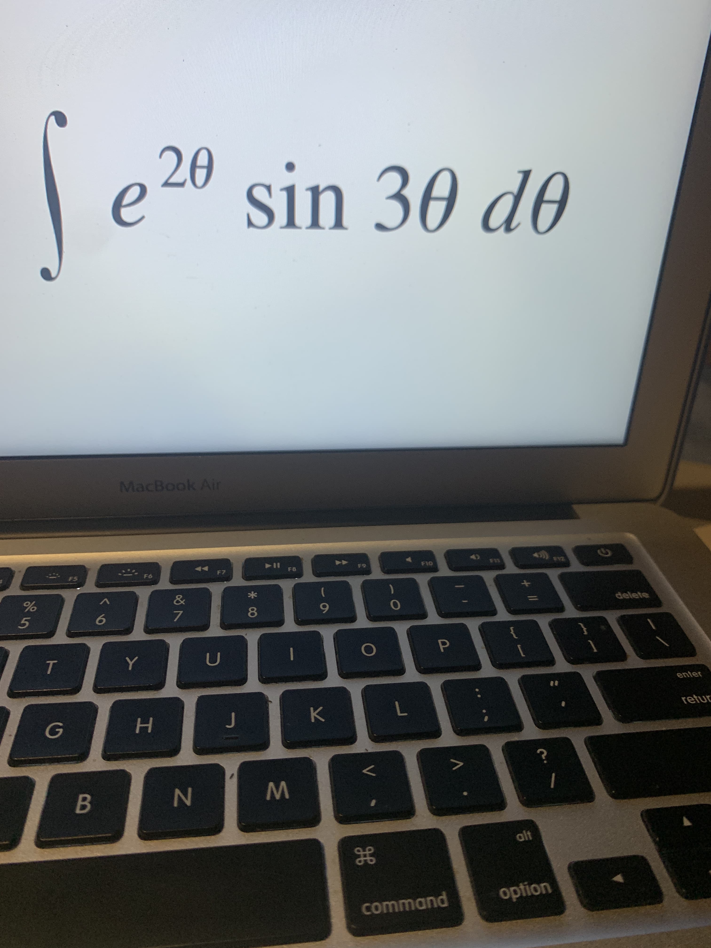 20
sin 30 do
MacBook Air
F5.
F6
A
F8
44
&
5.
80
7.
delete
P.
enter
K
H.
retur
B
alt
gE
command
option
