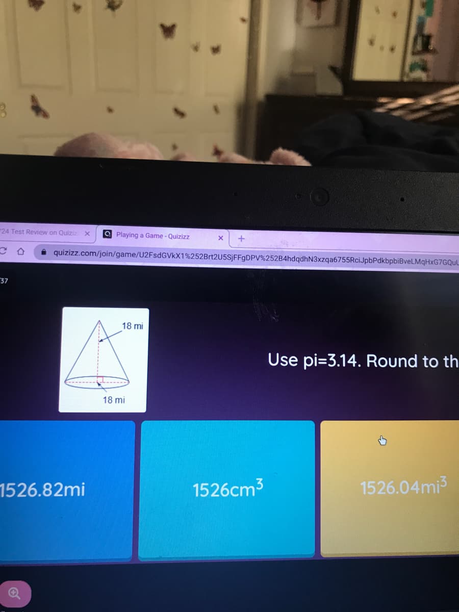 24 Test Review on Quizizx
O Playing a Game - Quizizz
i quizizz.com/join/game/U2FsdGVkX1%252Brt2U5SjFFgDPV%252B4hdqdhN3xzqa6755RciJpbPdkbpbiBveLMqHxG7GQuL
37
18 mi
Use pi=3.14. Round to th
18 mi
1526.82mi
1526cm3
1526.04mi3
