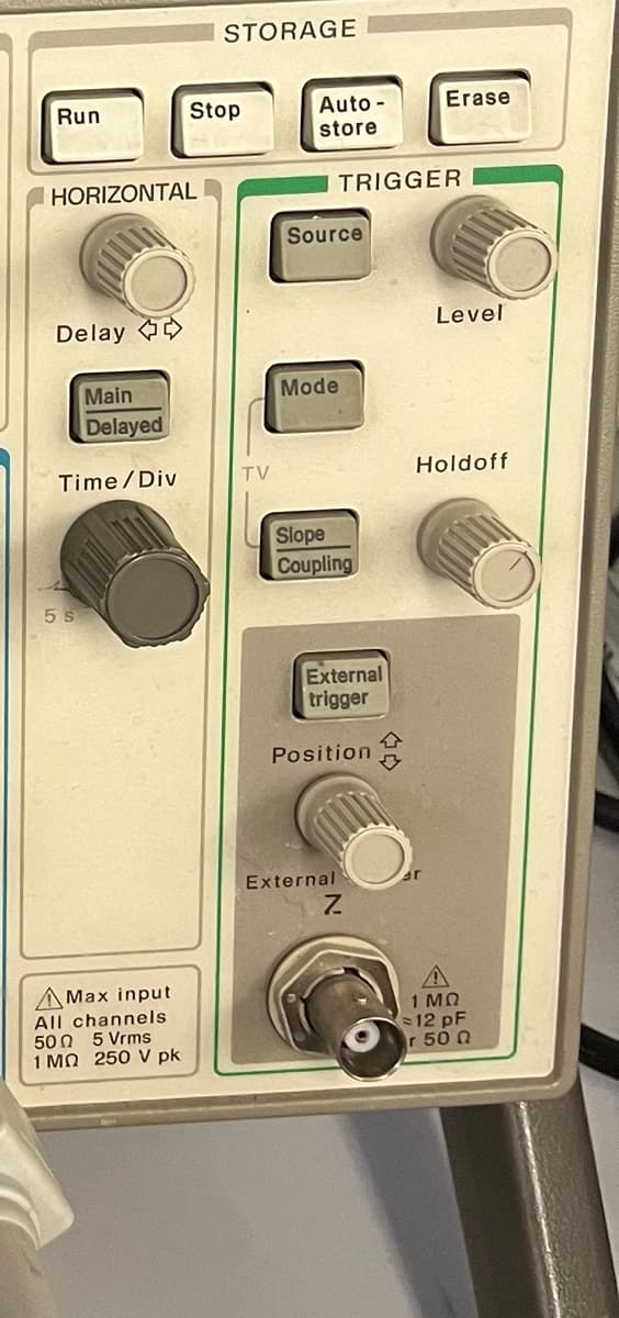 Run
HORIZONTAL
Delay
Main
Delayed
Time/Div
5 s
AMax input
All channels
500 5 Vrms
1 MQ 250 V pk
STORAGE
Stop
TV
Auto-
store
Source
Mode
TRIGGER
Slope
Coupling
External
trigger
Position
External
Erase
Z
Level
Holdoff
1 MQ
12 pF
r 50 Q