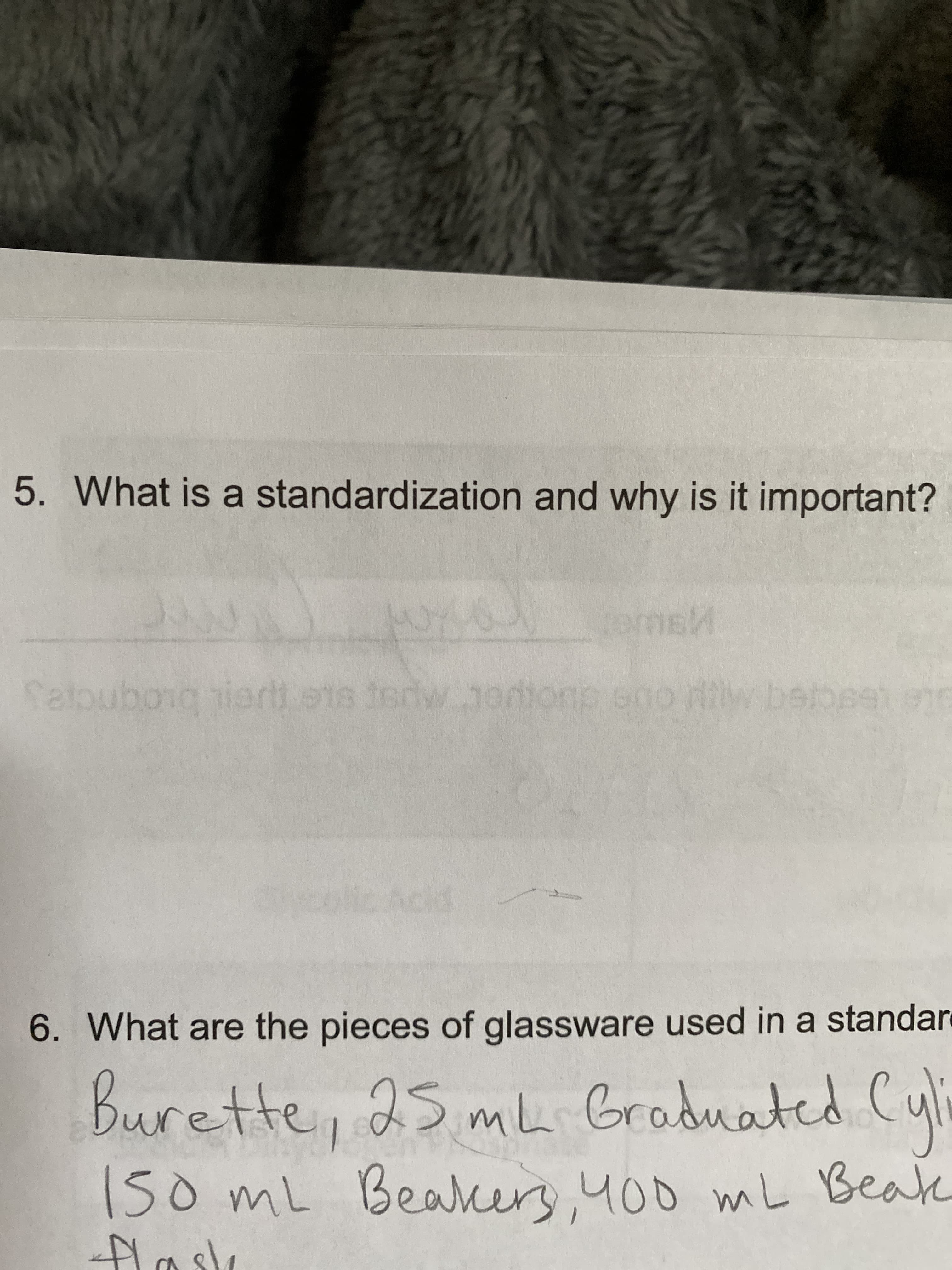 5. What is a standardization and why is it important?
omsM
Satpubong ieri sts tedw
.1entons eno diw.bebeet ene
belor
6. What are the pieces of glassware used in a standar
Burette, 25 mk Graduated Cyli
150 mL Beakers, 400 mL Beak
